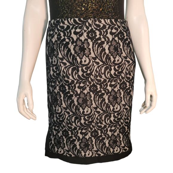 WORTHINGTON Black Lace Pencil Skirt Sz 4P Petite Lined Floral Overlay Quietlux - Picture 6 of 10